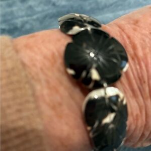 BUNDLE ITEM * Black Shell Women's Bracelet